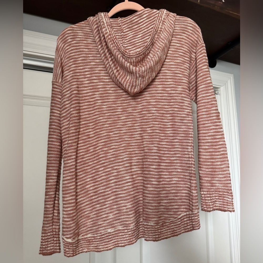 Pink Rose Size Small Lightweight Hooded Sweeter Pinkish Red and White - Picture 2 of 3